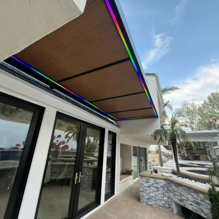 Insulated roof patio cover installed by Aluglobus Aluminum Systems