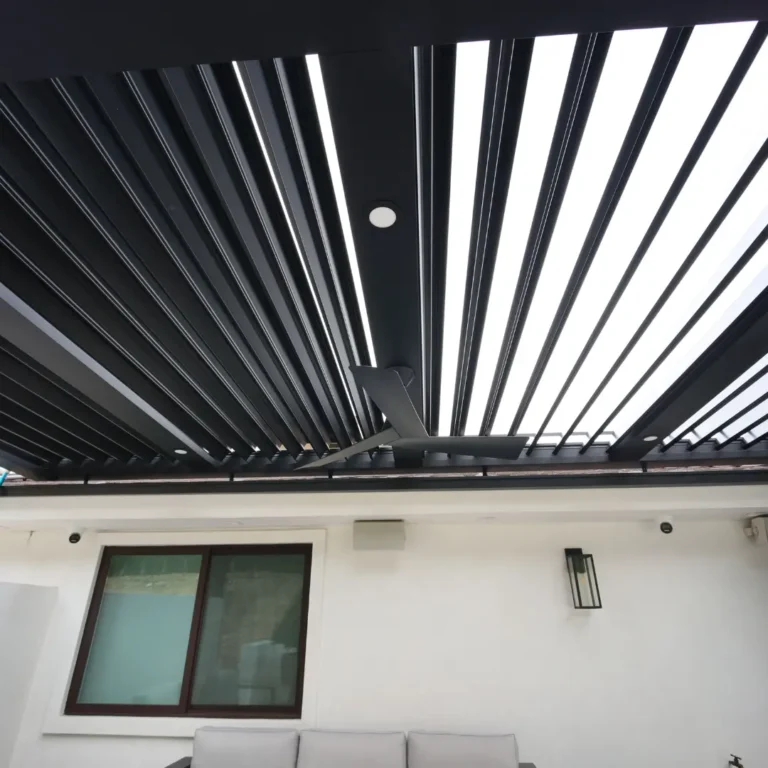 Automatic louvered patio cover installed by Aluglobus Aluminum Systems