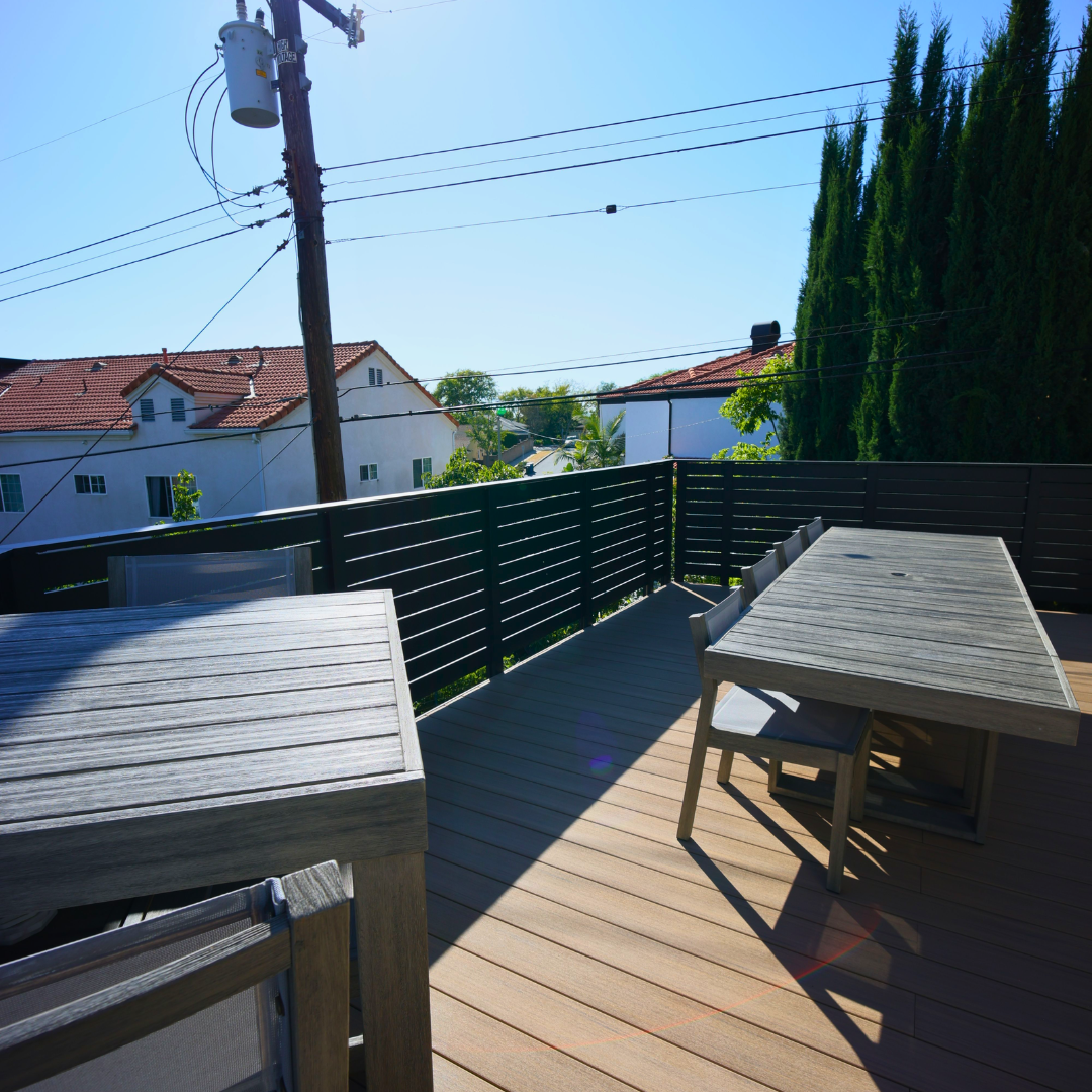 Modern exterior balcony railing system