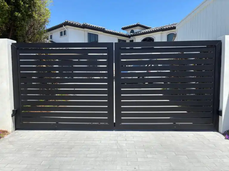 ALU 40 black slat driveway gate installed by Aluglobus Aluminum Systems