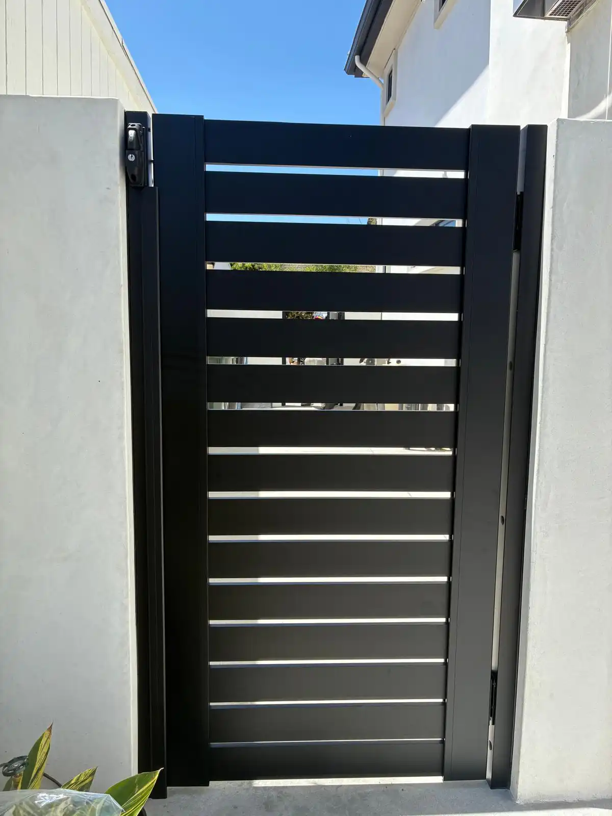 ALU 40 black slat pedestrian gate installed by Aluglobus Aluminum Systems
