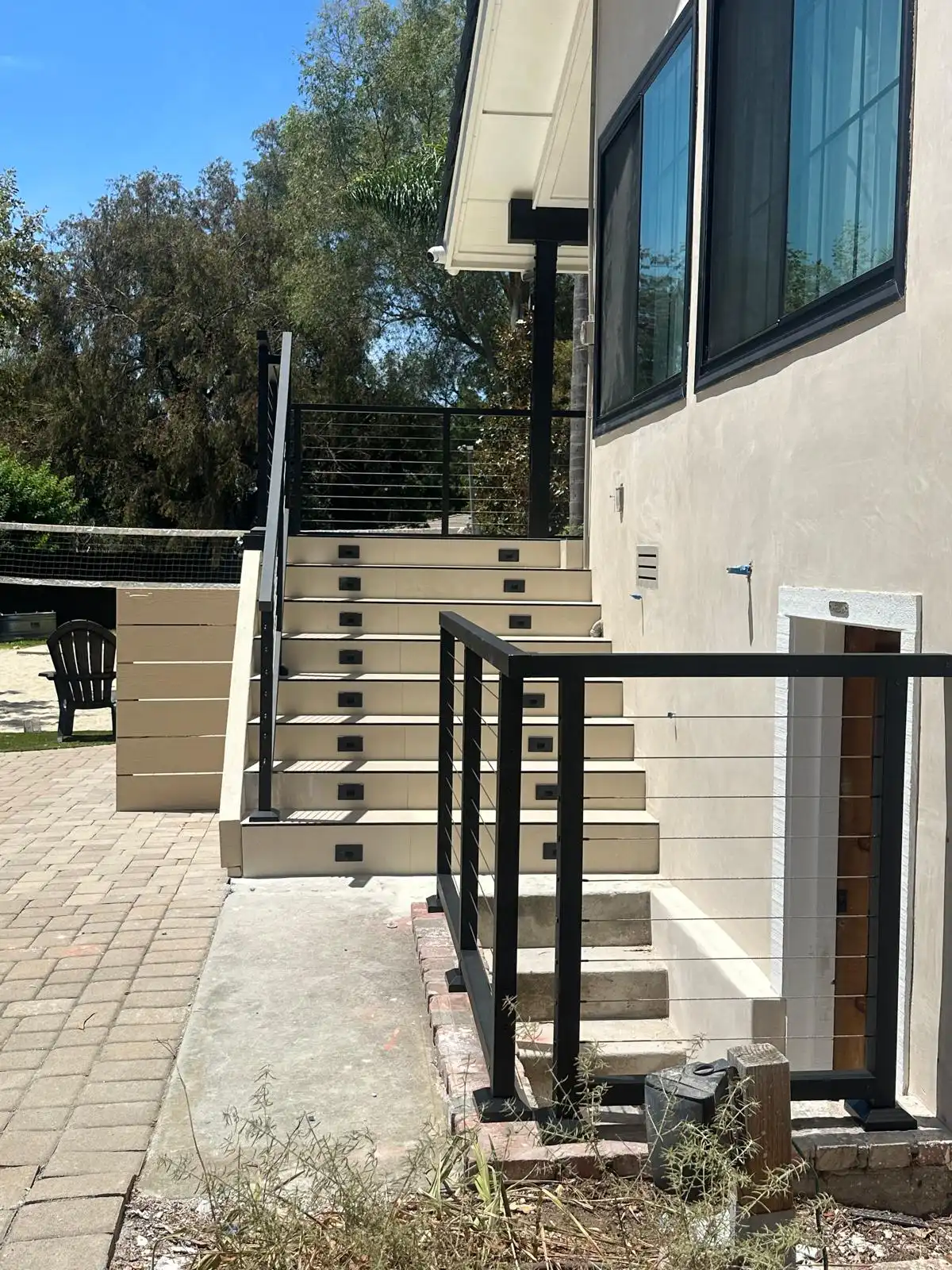 Architectural aluminum railing for a residential outdoor space