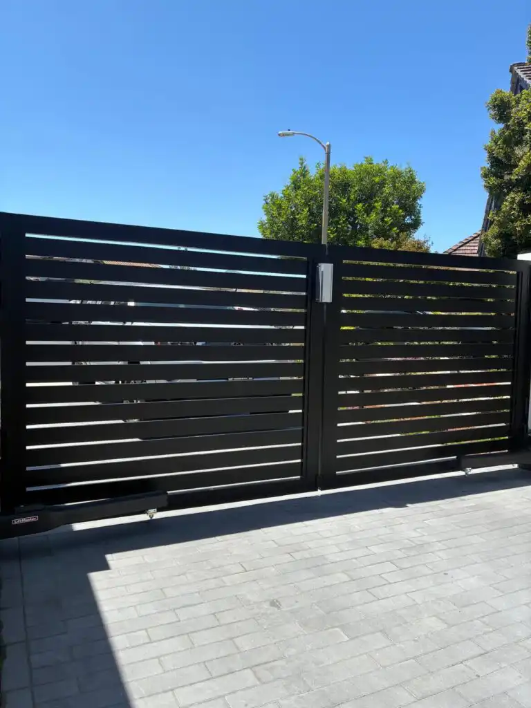 ALU 40 black slat driveway gate installed by Aluglobus Aluminum Systems