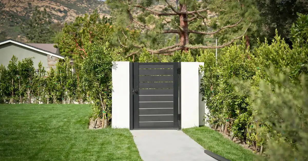 DIY Aluminum Gate Kit vs Heavy-Duty Gate Frame: Which System Fits Your Job?