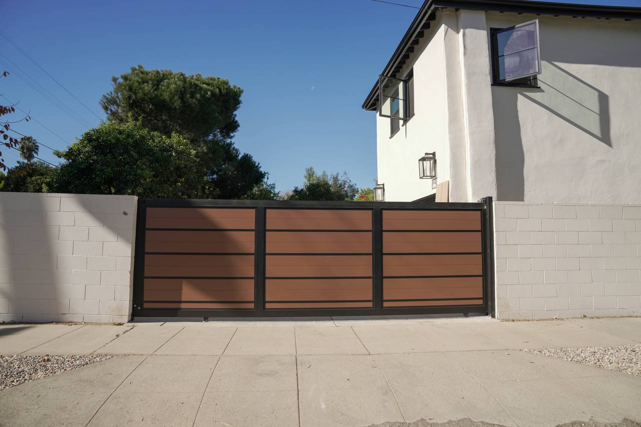 Aluminum Privacy Gates: Complete 2026 Guide to Slats, T&G, Louvers, and Frames