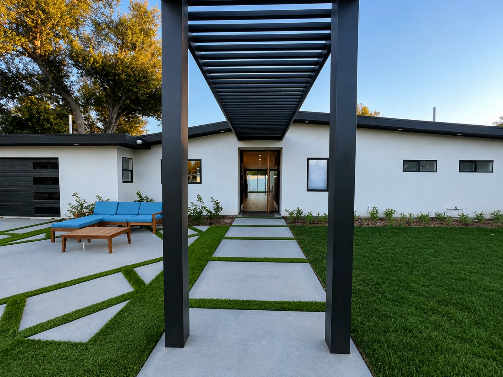 Residential patio covered by a factory-direct aluminum slat pergola