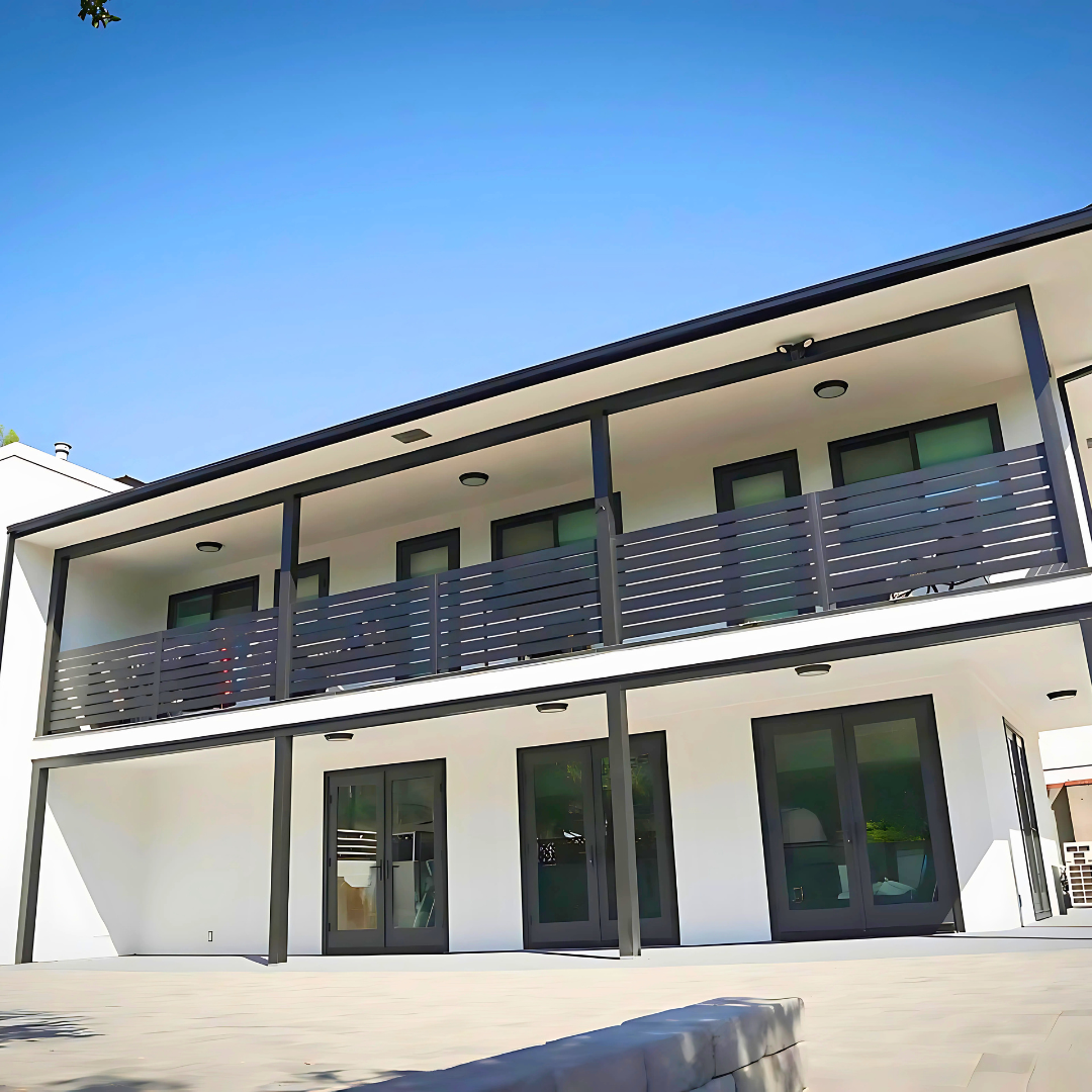 Modern aluminum railing