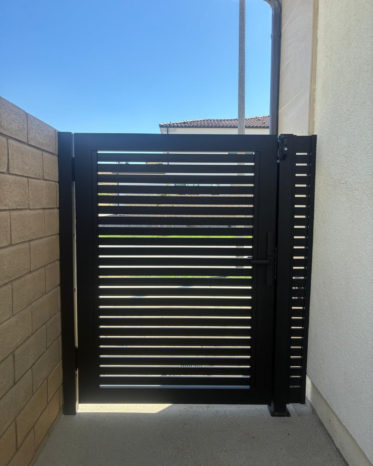 Modern ALU20 horizontal privacy slat gate featuring a single-side security latch.