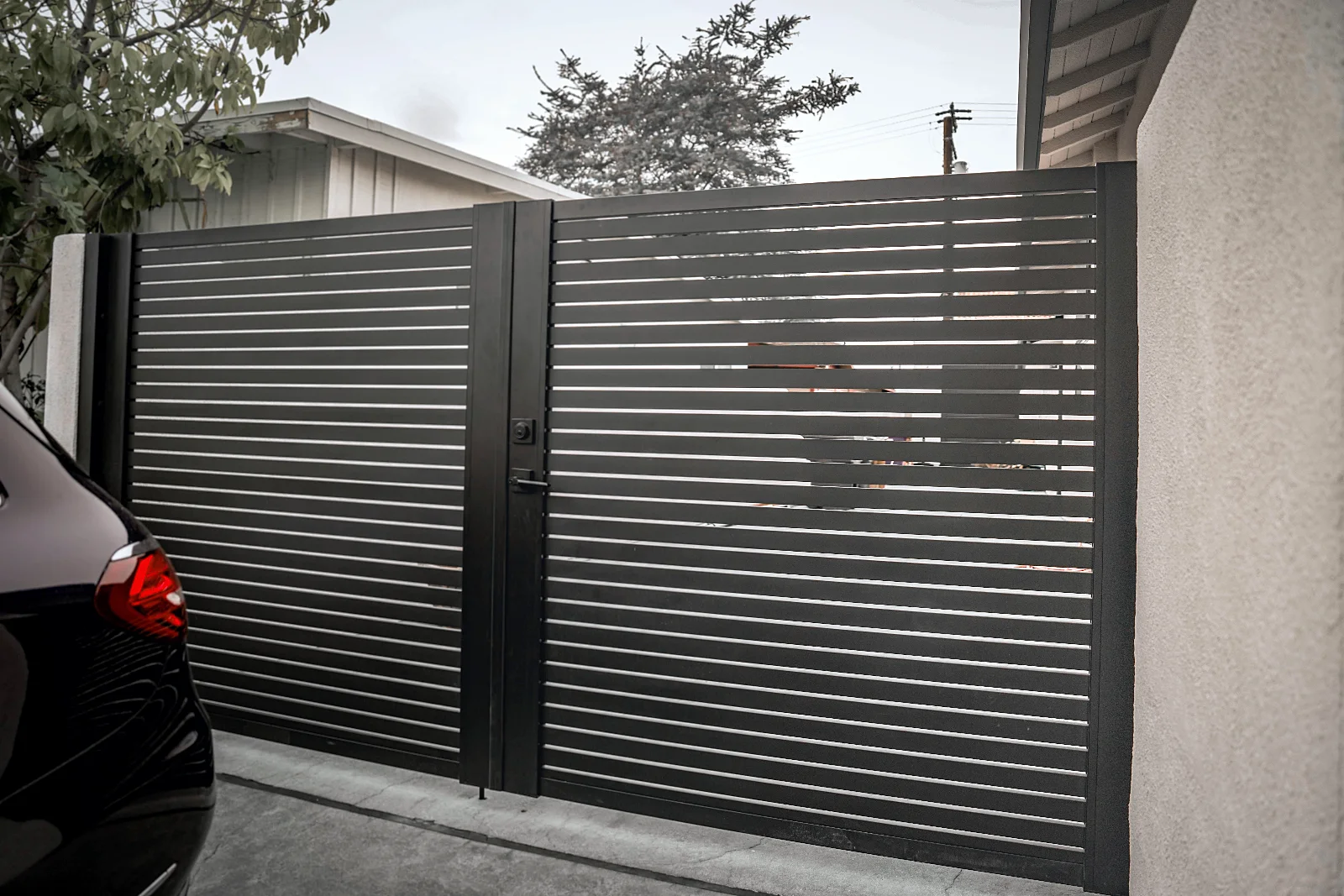 ALU20 black double gate at a driveway side yard