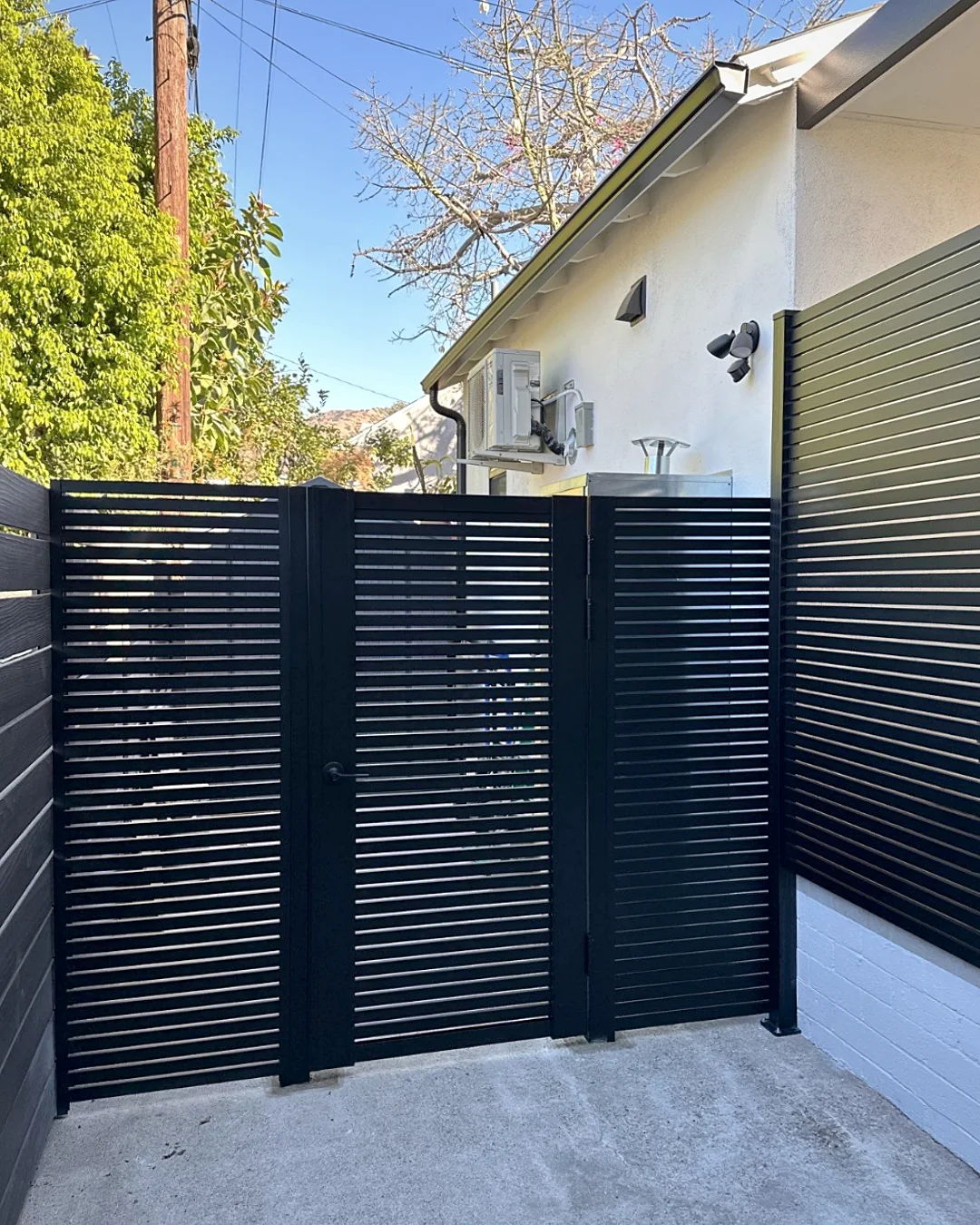ALU20 black gate with matching ALU20 fence panels