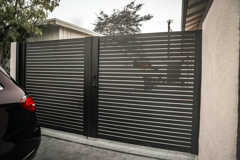 ALU20 slat gate on a driveway
