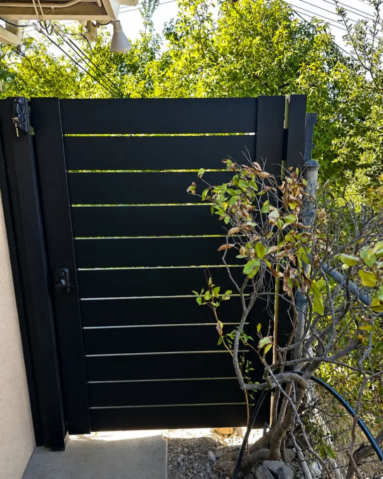 ALU 40 black slat garden gate with gravity latch