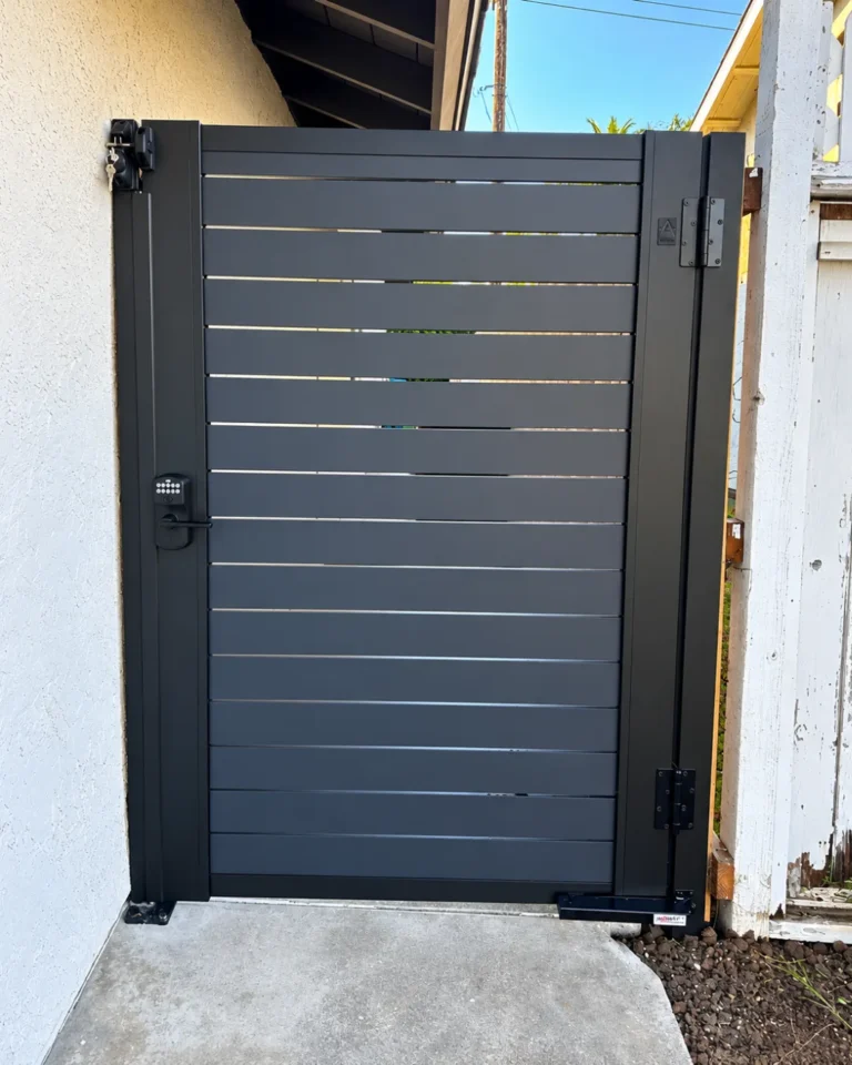ALU 40 black slat gate with keypad lever lock and self-closing hinge