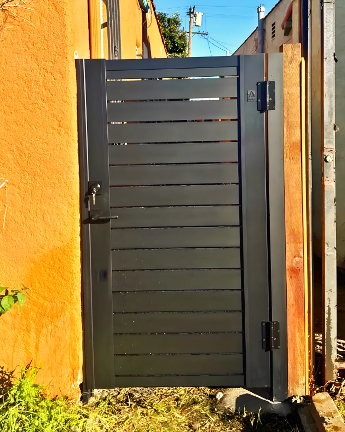 Side yard gate