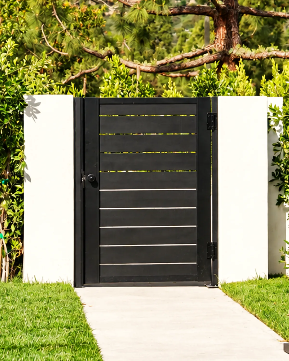 ALU40 gate between white stucco pillars