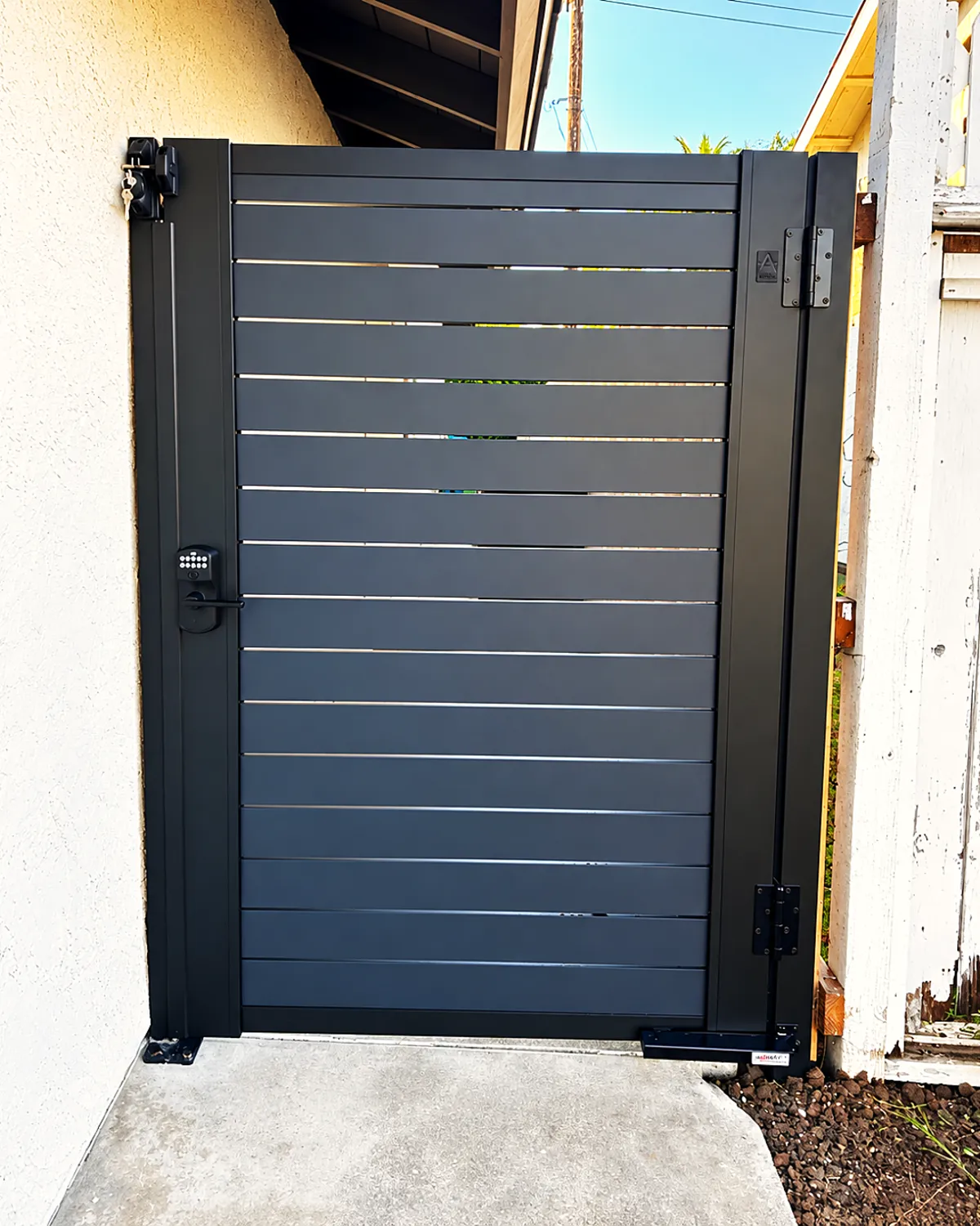 ALU40 gate with heavy-duty hinge