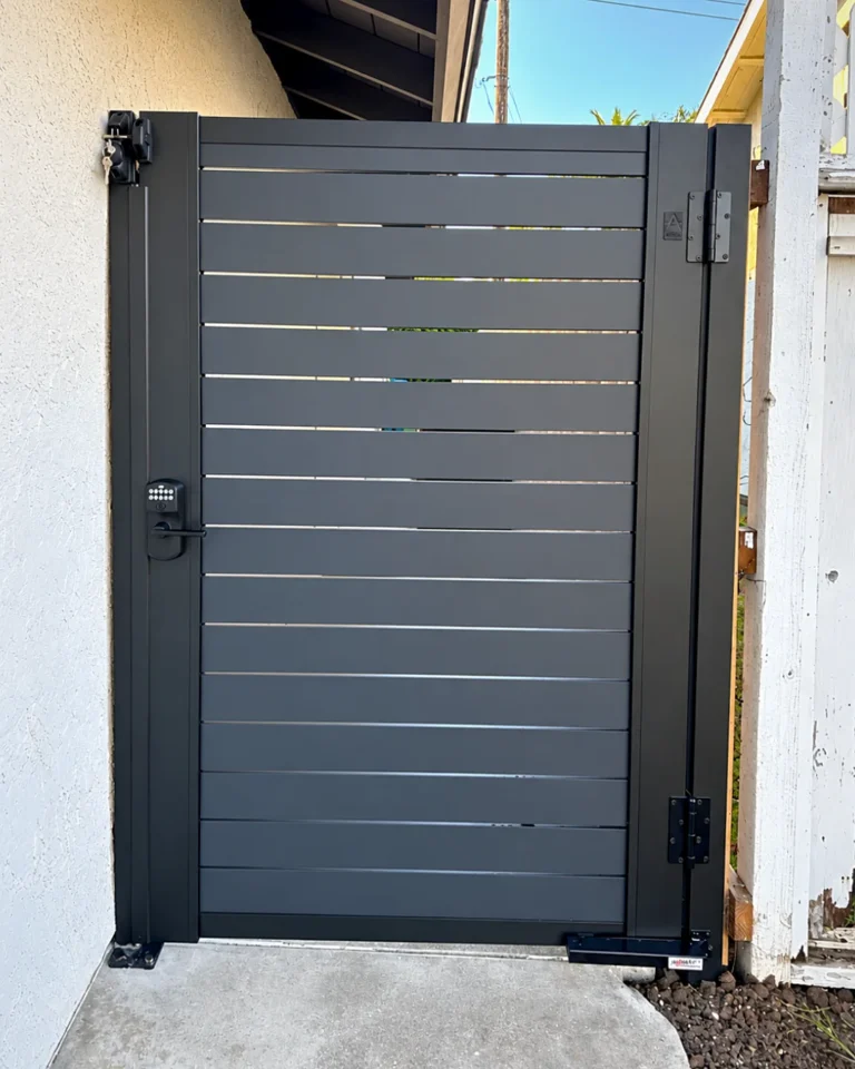 ALU40 black gate in a narrow side yard