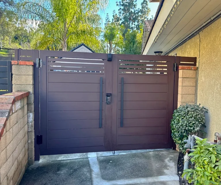 ALU60 bronze double gate with slatted top
