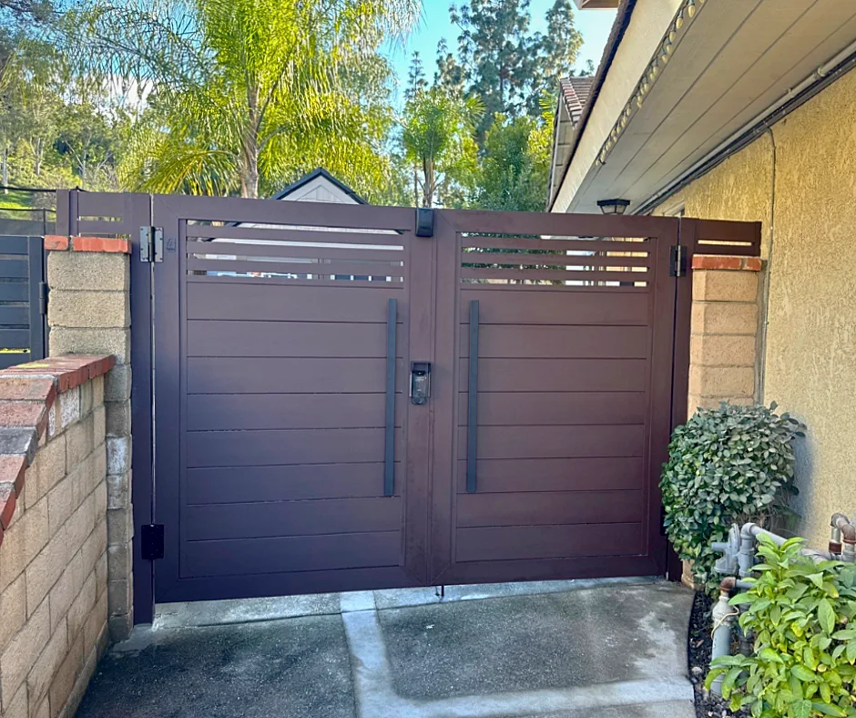 ALU60 bronze double gate with slatted top