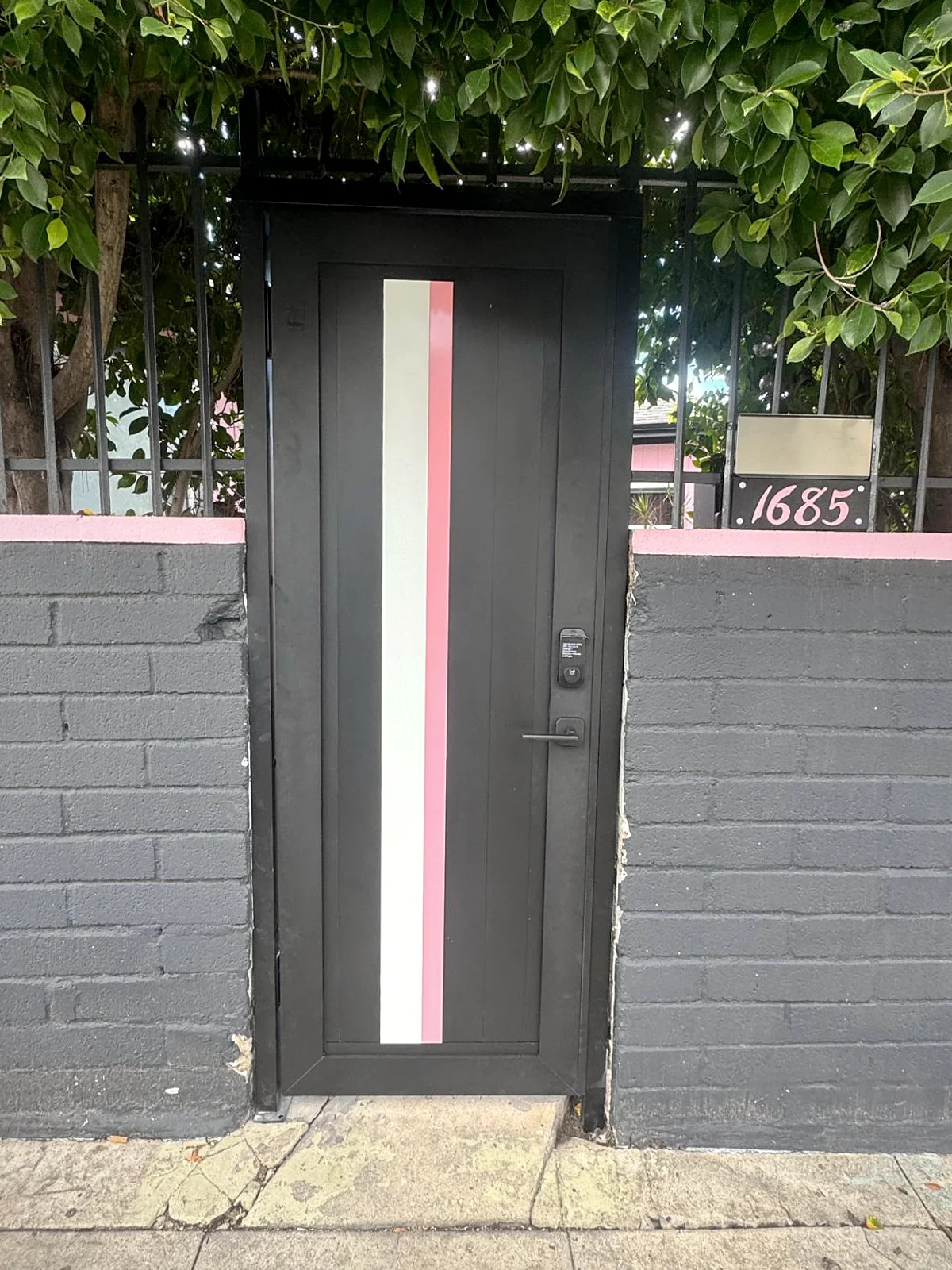 ALU60 narrow black gate with a glass accent strip