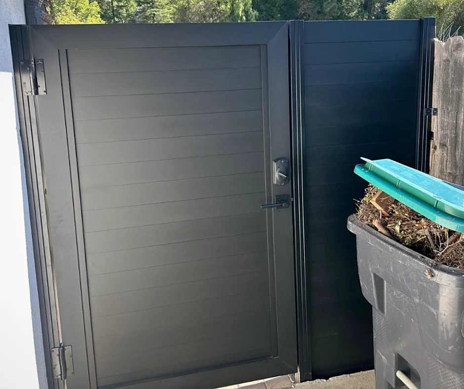 ALU60 full privacy black gate with side panel
