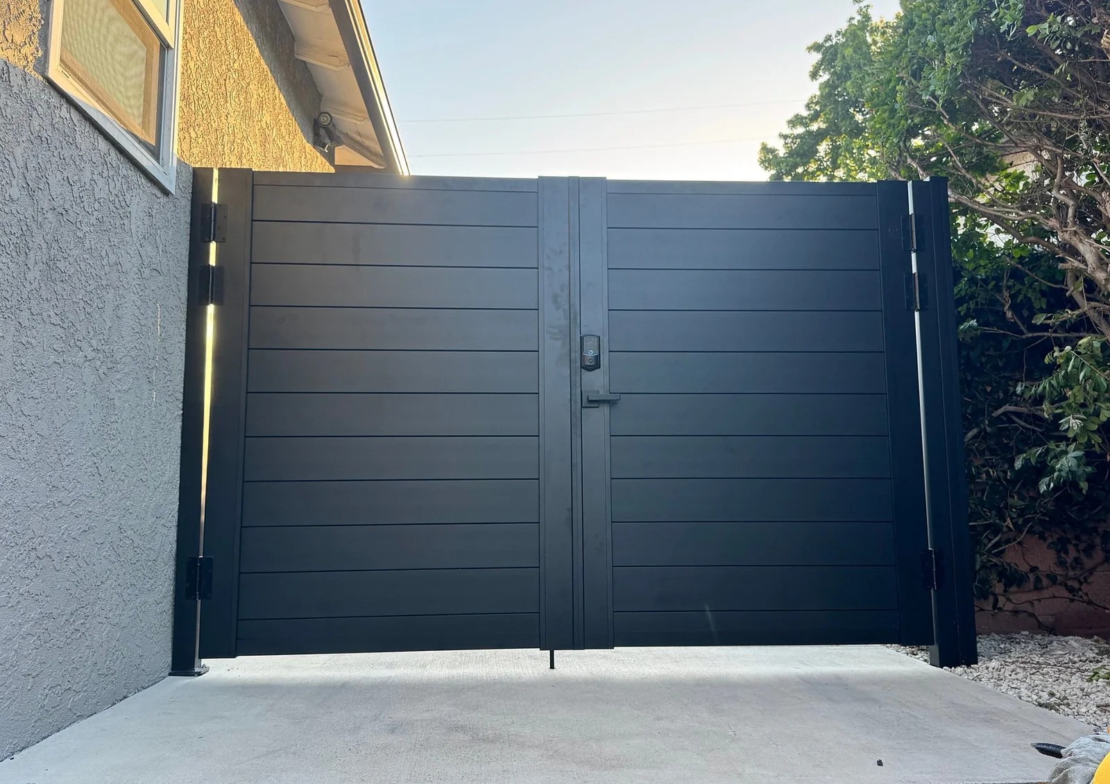 Black ALU60 T&G double gate