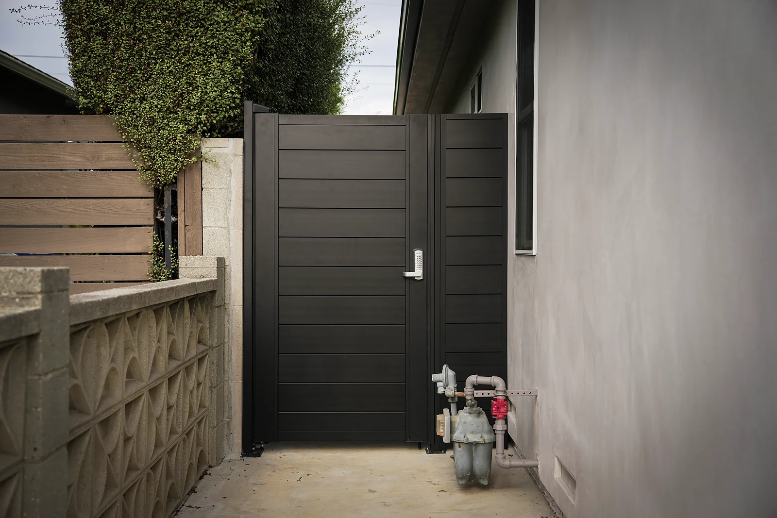 ALU60 T&G side yard gate
