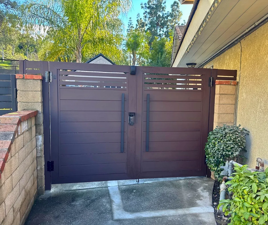 Bronze ALU60 T&G double gate with slat topper