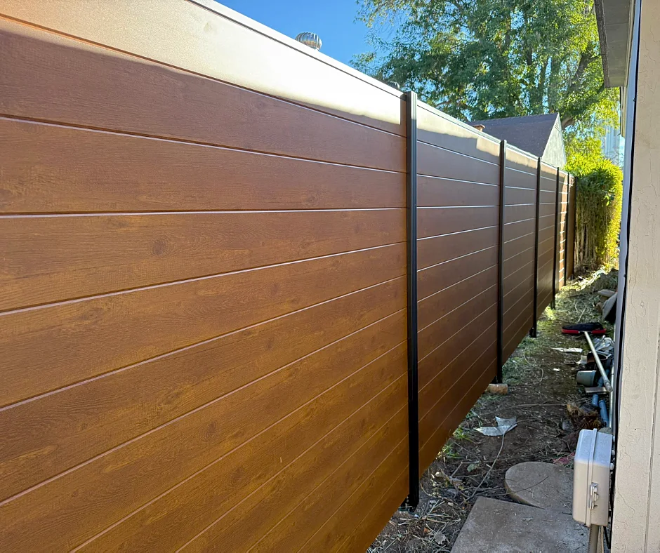 Wood grain ALU60 T&G fence along the side of a house