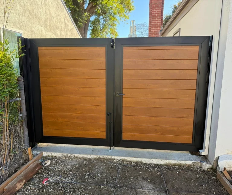 T&G woodgrain double gate