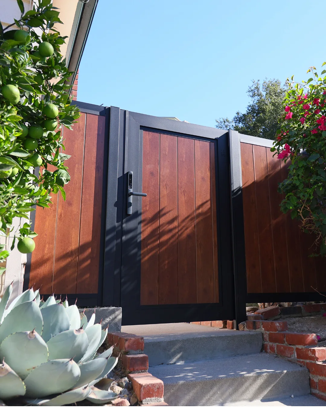 Woodgrain gate