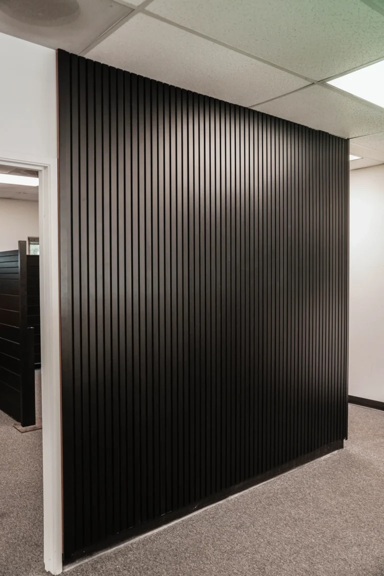 Black aluminum cladding wall corner