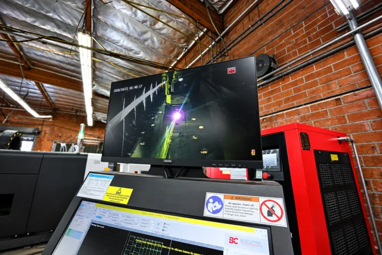 Laser cutter control station and live cutting camera in the Aluglobus U.S. machine shop