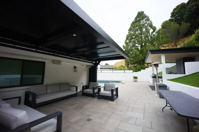 Louvered roof edge with integrated gutter and lighting