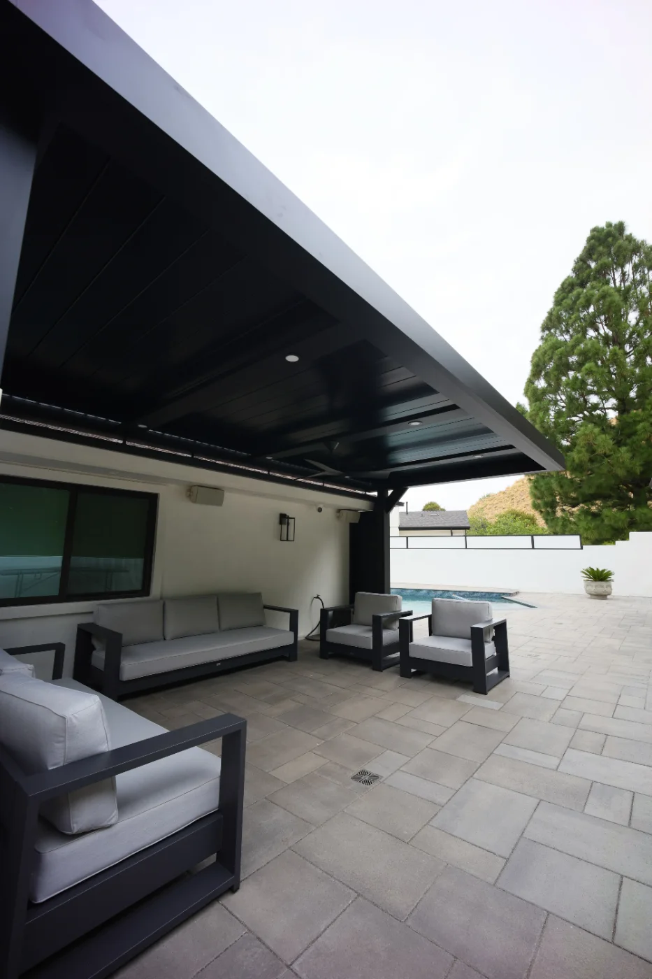 Burbank louvered patio cover, vertical view