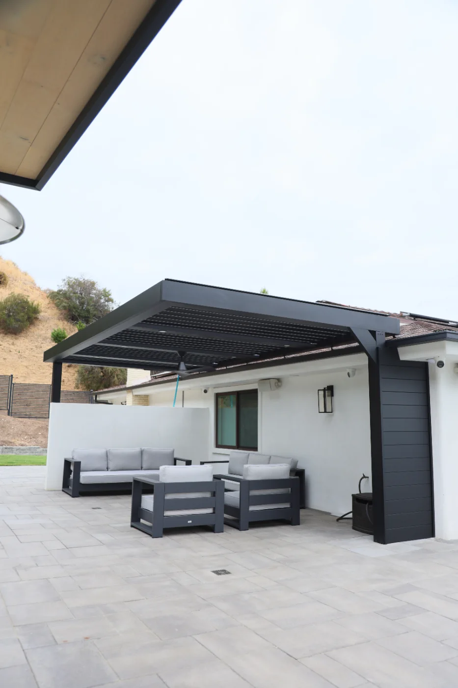 Burbank louvered patio cover, vertical view