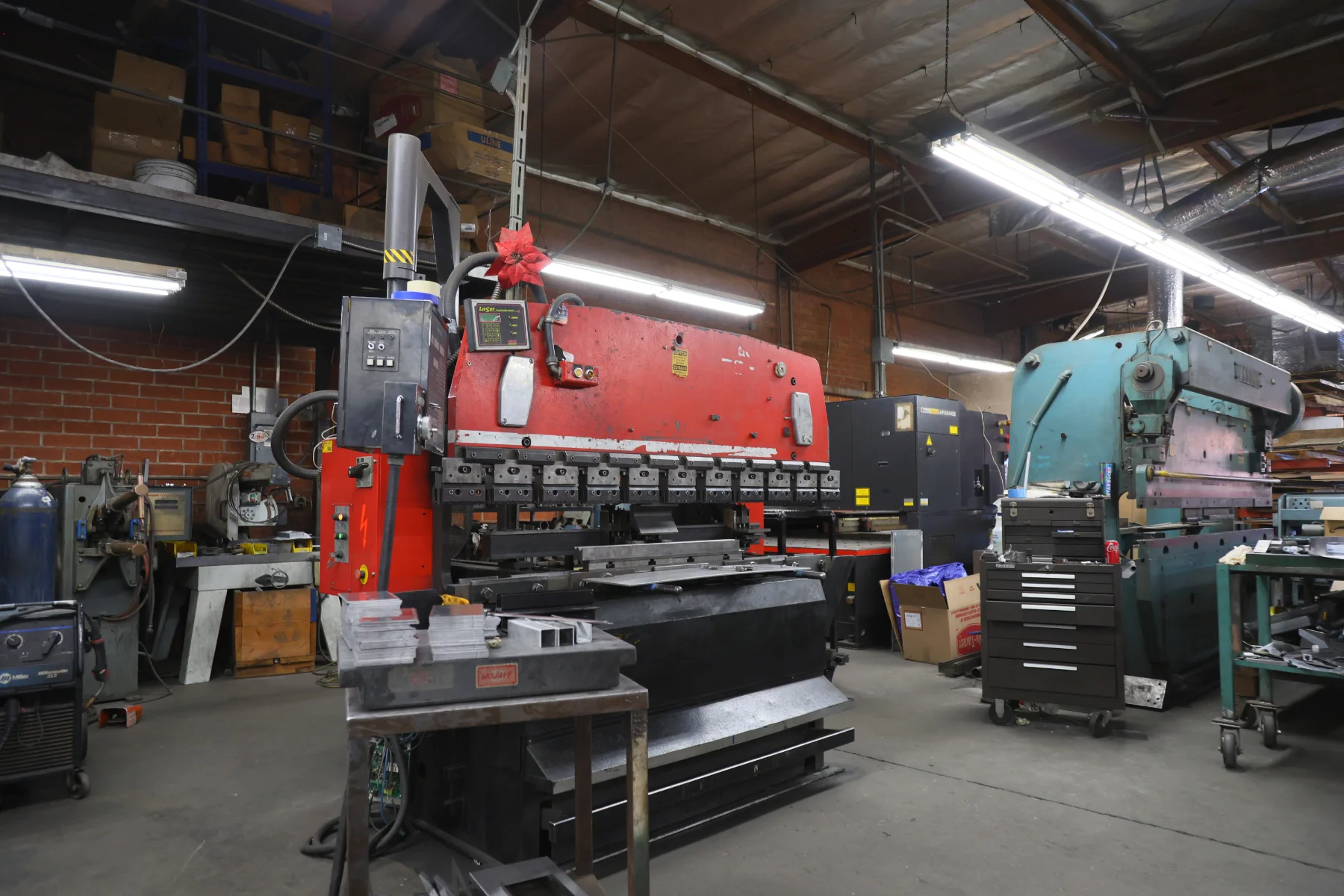 Inside the Aluglobus fabrication shop