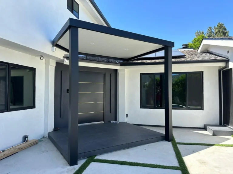 Insulated roof patio cover (ALU THERMA) installed by Aluglobus