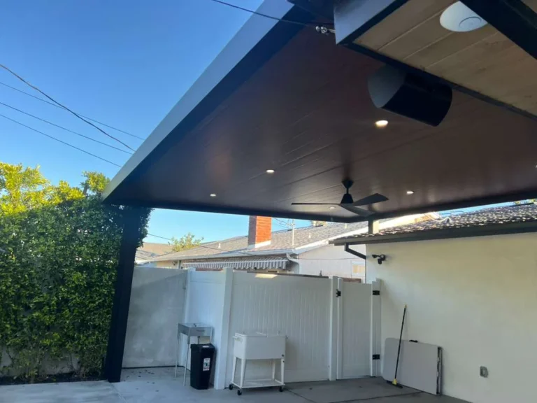 Insulated roof patio cover (ALU THERMA) installed by Aluglobus