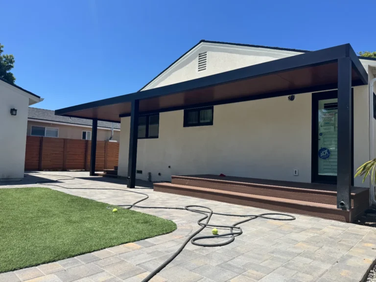 Insulated roof patio cover (ALU THERMA) installed by Aluglobus