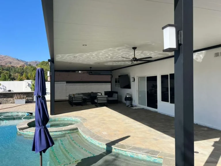 Insulated roof patio cover (ALU THERMA) installed by Aluglobus