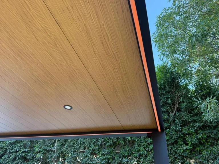 Insulated roof patio cover (ALU THERMA) installed by Aluglobus