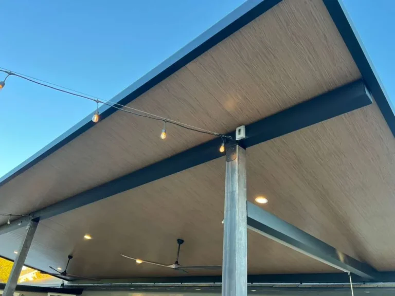 Insulated roof patio cover (ALU THERMA) installed by Aluglobus