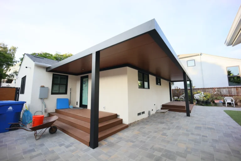 Insulated roof patio cover (ALU THERMA) installed by Aluglobus