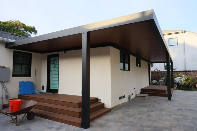 Insulated roof patio cover (ALU THERMA) installed by Aluglobus