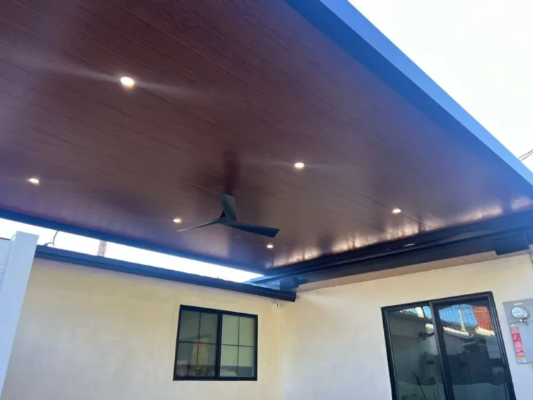Insulated roof patio cover (ALU THERMA) installed by Aluglobus