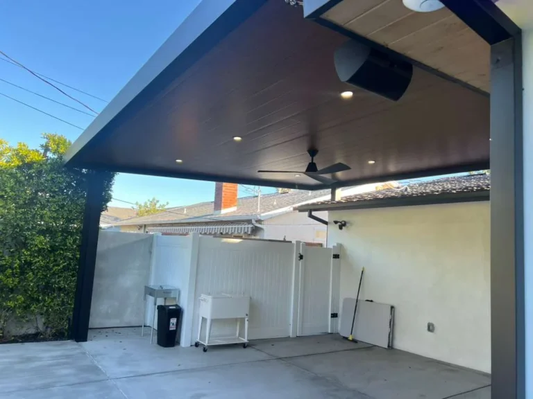 Insulated roof patio cover (ALU THERMA) installed by Aluglobus