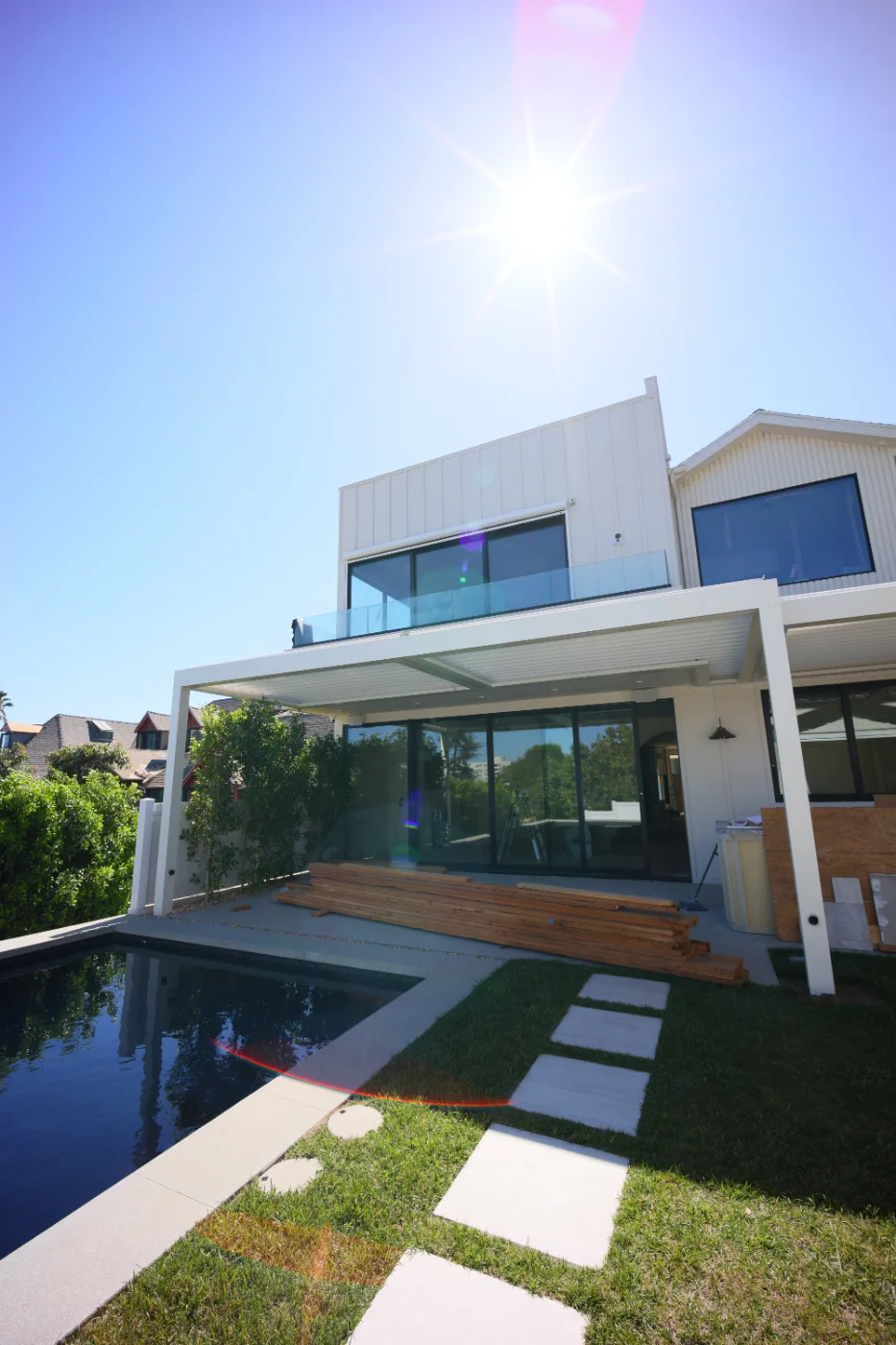 Automatic louver patio cover (ALU TANK) installed by Aluglobus