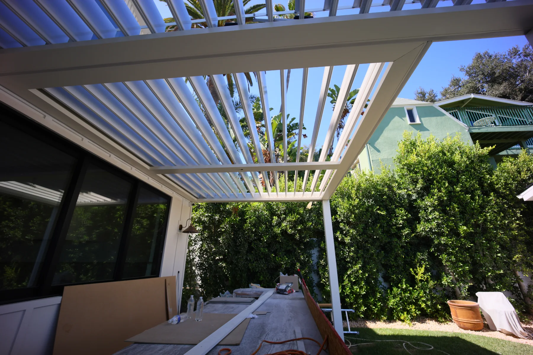 Automatic louver patio cover (ALU TANK) installed by Aluglobus