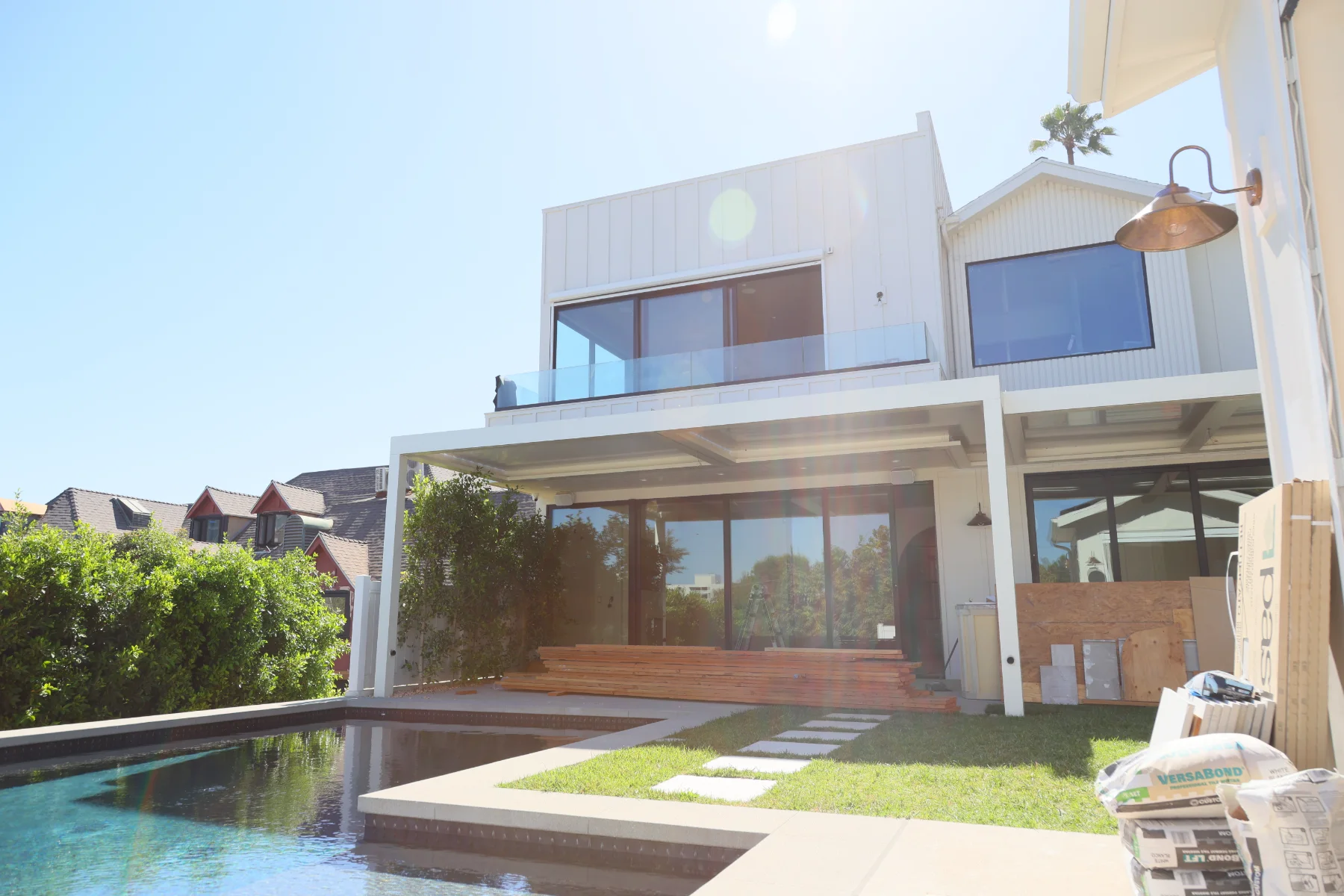 Automatic louver patio cover (ALU TANK) installed by Aluglobus